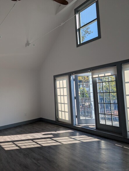 More Photos Of 139 Main St, Westport Storefront For Lease