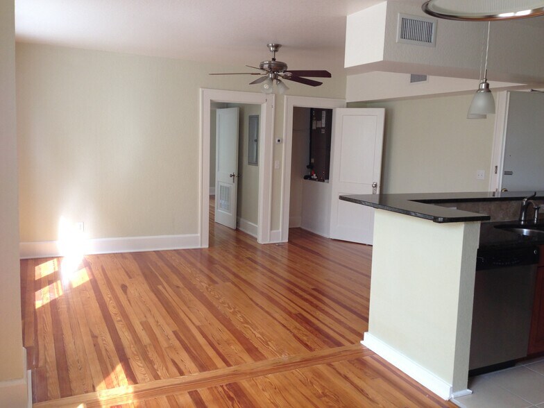 More Photos Of 675 30th Ave N, Saint Petersburg Freestanding For Sale