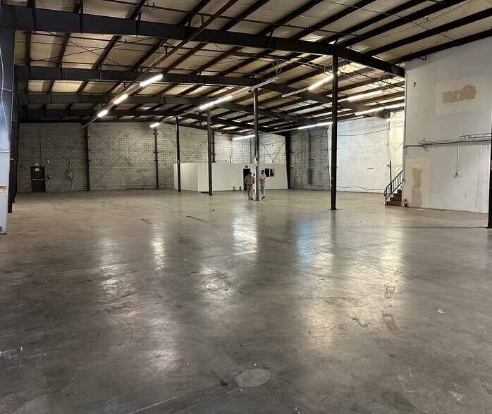 More Photos Of 2101 E 51st St, Vernon Manufacturing For Lease