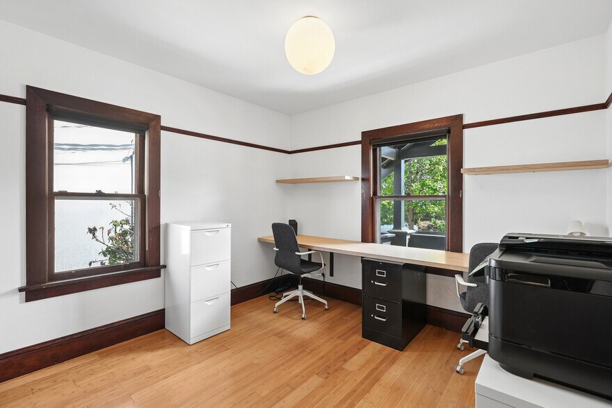More Photos Of 2105 SE Ochoco St, Portland Office For Sale