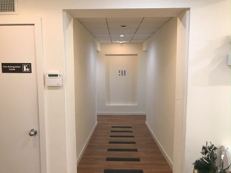 More Photos Of 3131 Cahuenga Blvd W, Los Angeles Office For Sale