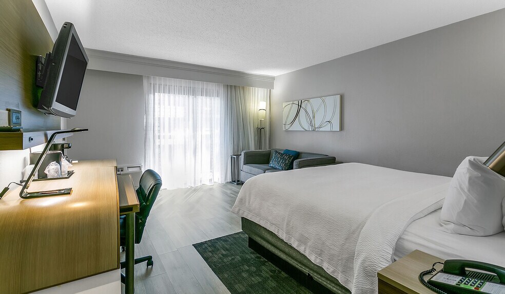 More Photos Of 1917 Coliseum Dr, Hampton Hotel For Sale
