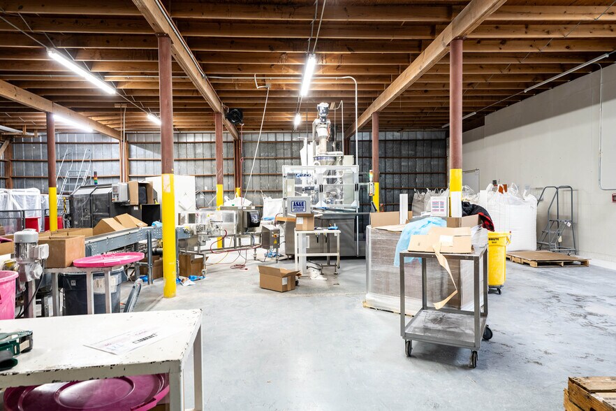 More Photos Of 225 Lawton Ave, Hereford Manufacturing For Sale