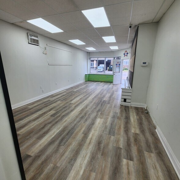 More Photos Of 1499 Main St E, Hamilton Storefront Retail Residential For Lease