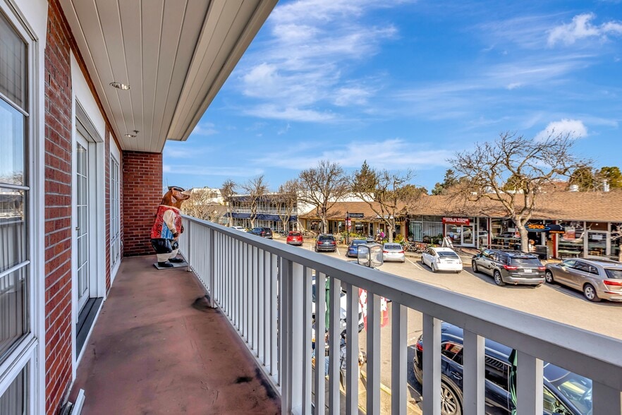More Photos Of 134-138 Main St, Los Altos Storefront For Lease