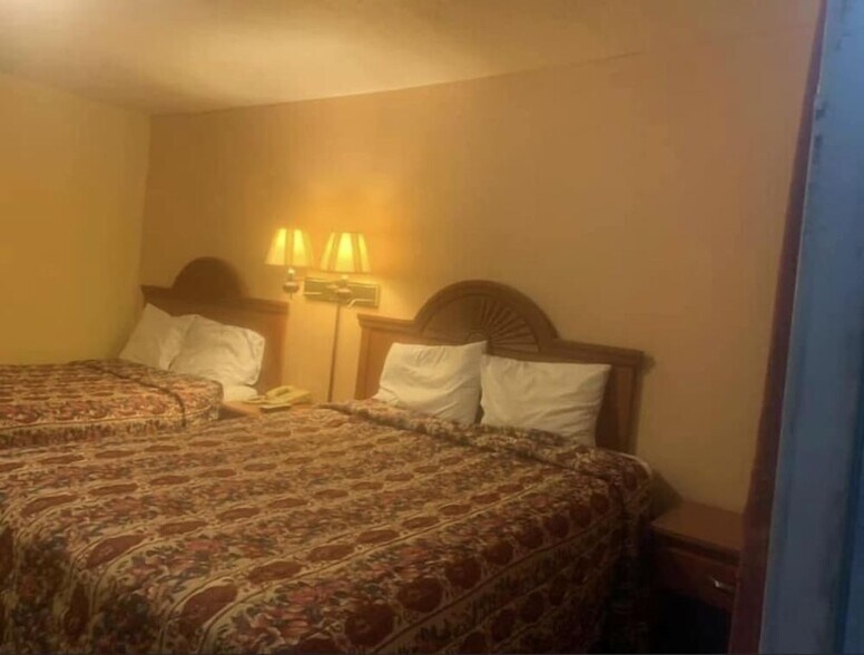 More Photos Of 2011 N Broadway St, Poteau Hotel For Sale