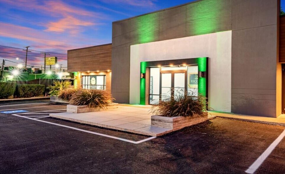 More Photos Of 6820 Walling Ln, Dallas Office For Sale