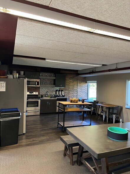 More Photos Of 219-223 Little Canada Rd E, Saint Paul Office For Lease