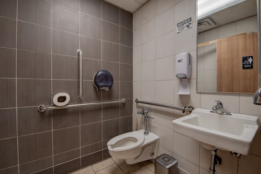 More Photos Of 2209 Circle Dr W, Spirit Lake Fast Food For Sale