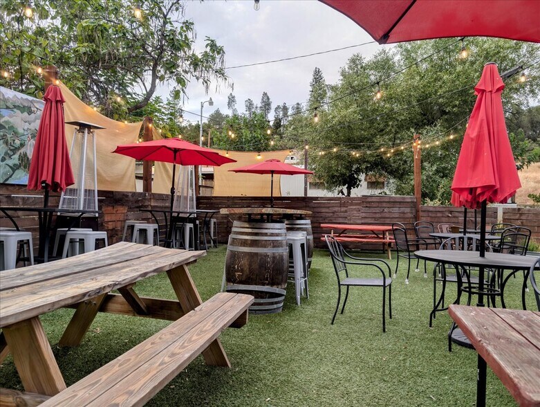 More Photos Of 18736 Main St, Groveland Hotel For Sale