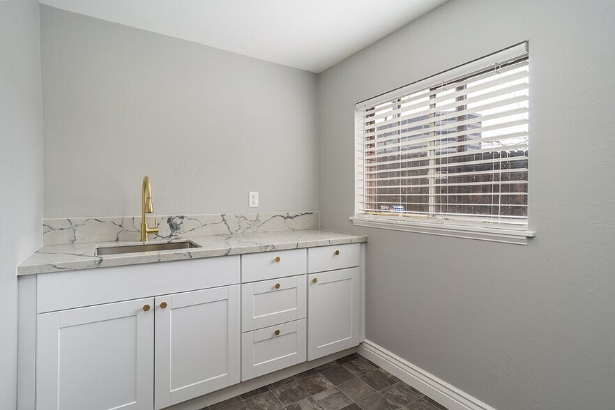 More Photos Of 120 Pickard Pl, Reno Office For Lease