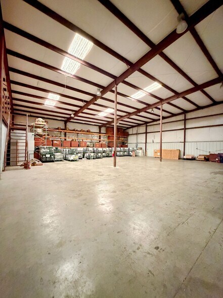 More Photos Of 11240 Brittmoore Park Dr, Houston Warehouse For Sale