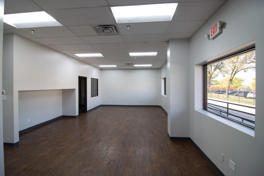 More Photos Of 9233 Denton Dr, Dallas Warehouse For Lease