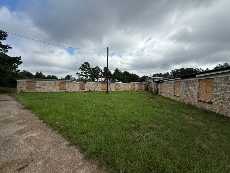 More Photos Of 2901 County 2347 rd, Tyler Dormitory For Sale