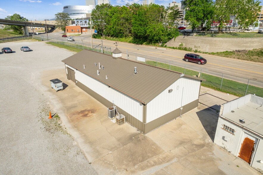 More Photos Of 212 W Heavy Traffic Way, Tulsa Manufacturing For Lease