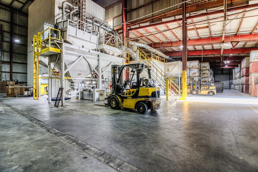 More Photos Of 1535-1541 W Lee Rd, Othello Warehouse For Sale