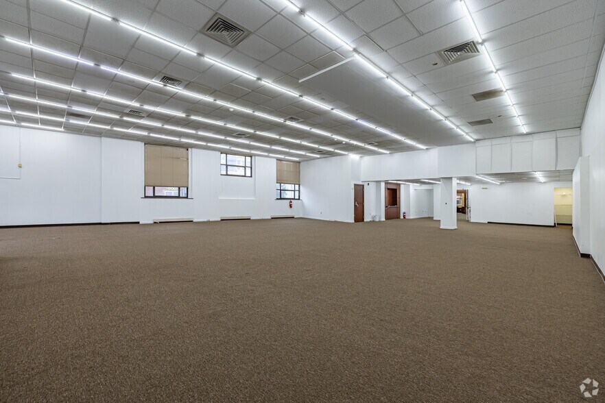 More Photos Of 201 N Wood Ave, Linden Bank For Lease