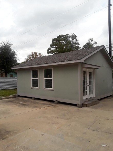 More Photos Of 11126 Timber Crest Dr, Houston Warehouse For Lease