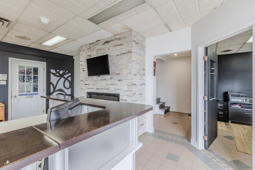 More Photos Of 180 Rue De L'anse S, Beaumont Light Distribution For Sale