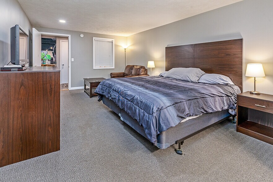 More Photos Of 18967 N US Highway 51, Elkville Mixed Retail For Sale