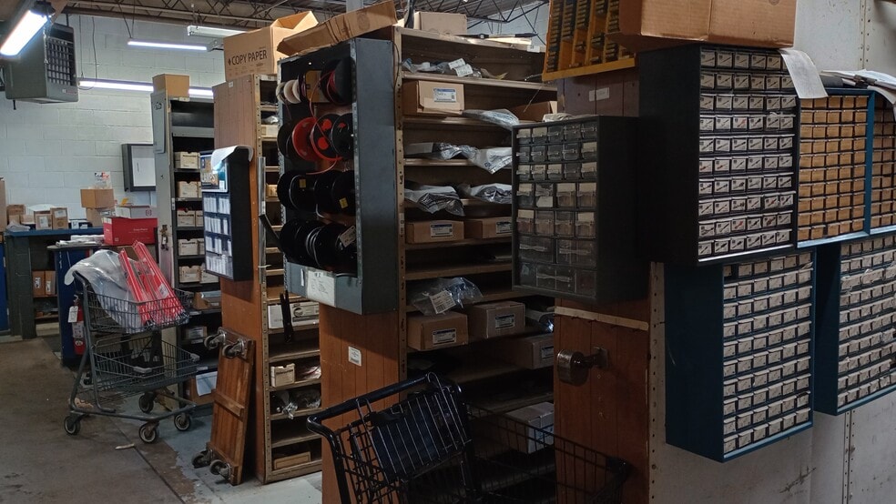 More Photos Of 520 W Kimberly Rd, Davenport Auto Dealership For Lease