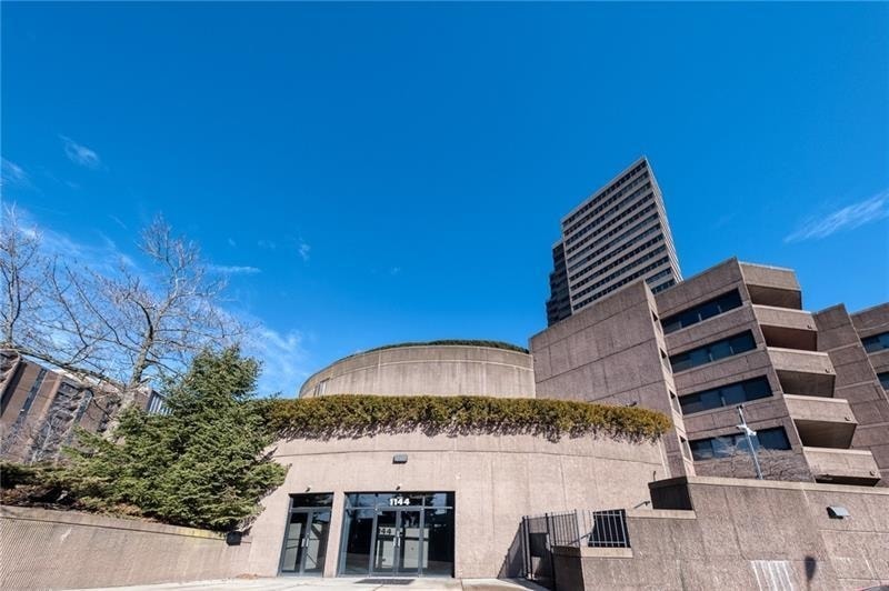 More Photos Of 1301 Grandview Ave, Pittsburgh Medical For Sale