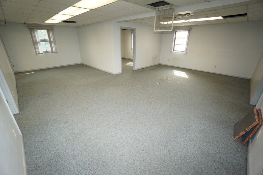 More Photos Of 924 N Wood Ave, Linden Medical For Lease