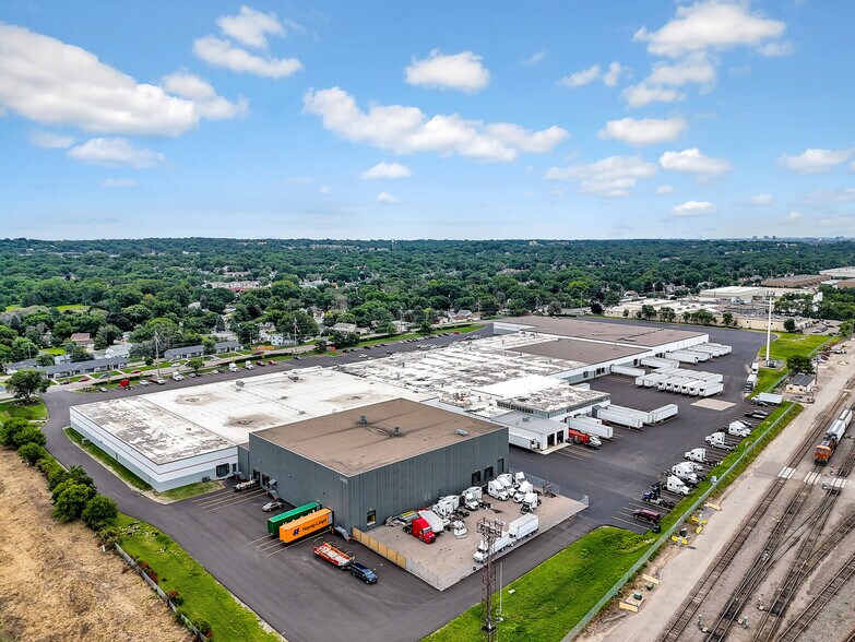 More Photos Of 5320-5400 Main St NE, Fridley Warehouse For Lease