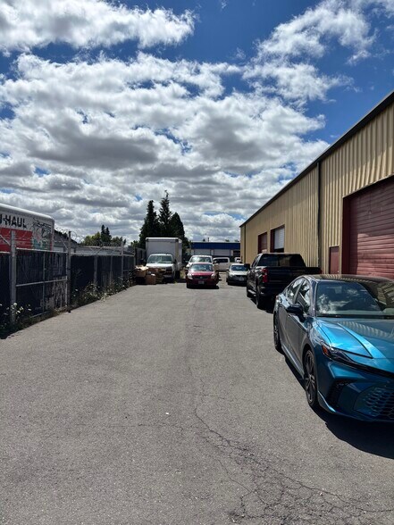More Photos Of 2618 Cherry Ave NE, Salem Industrial For Sale