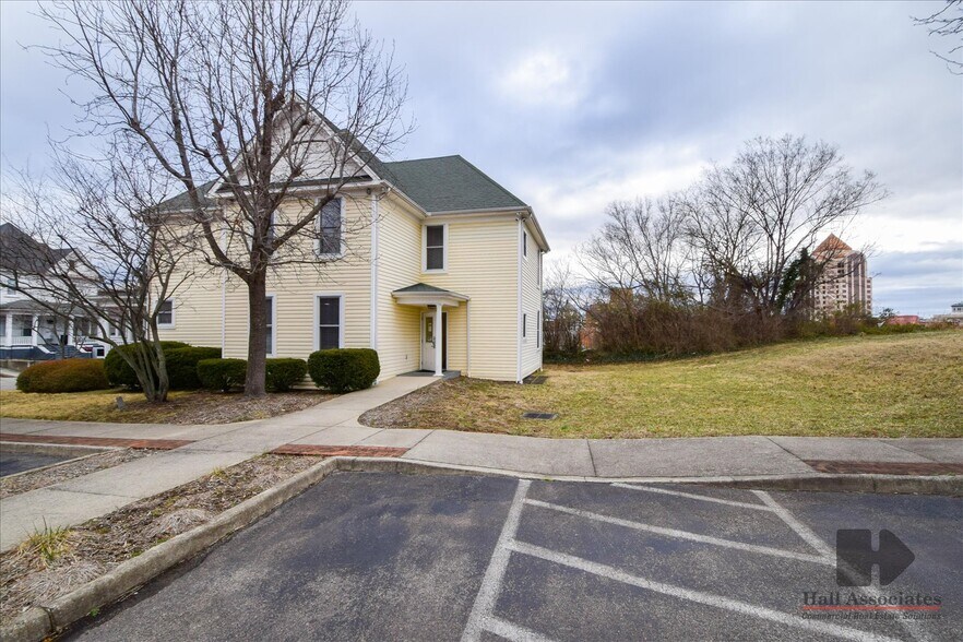 More Photos Of 124 Wells Ave NW, Roanoke Office Residential For Sale