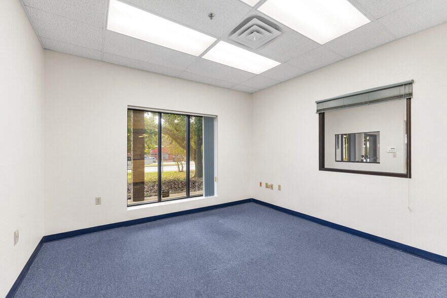 More Photos Of 1812 E Duncan St, Tyler Manufacturing For Lease