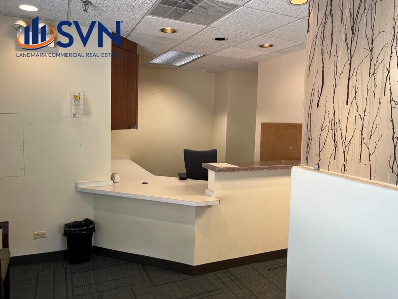 More Photos Of 511-515 Thornhill Dr, Carol Stream Unknown For Lease