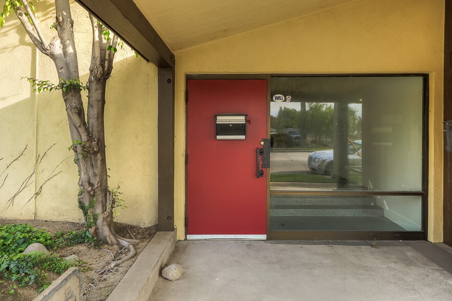 More Photos Of 823 W Colton Ave, Redlands Storefront For Lease