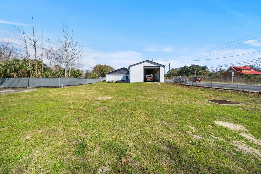 More Photos Of 2135 E 5th St, Panama City Auto Repair For Sale