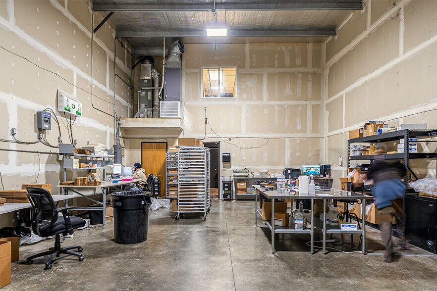 More Photos Of 652 W Dutton Rd, Eagle Point Industrial For Lease