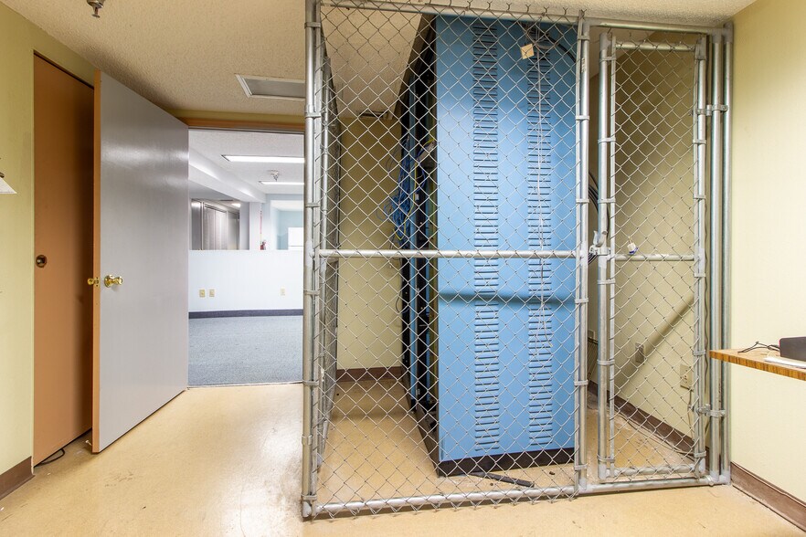 More Photos Of 310 Cypress Rd, Ocala Manufacturing For Sale