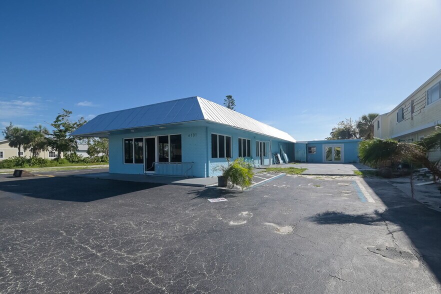 More Photos Of 6101 Estero Blvd, Fort Myers Restaurant For Sale