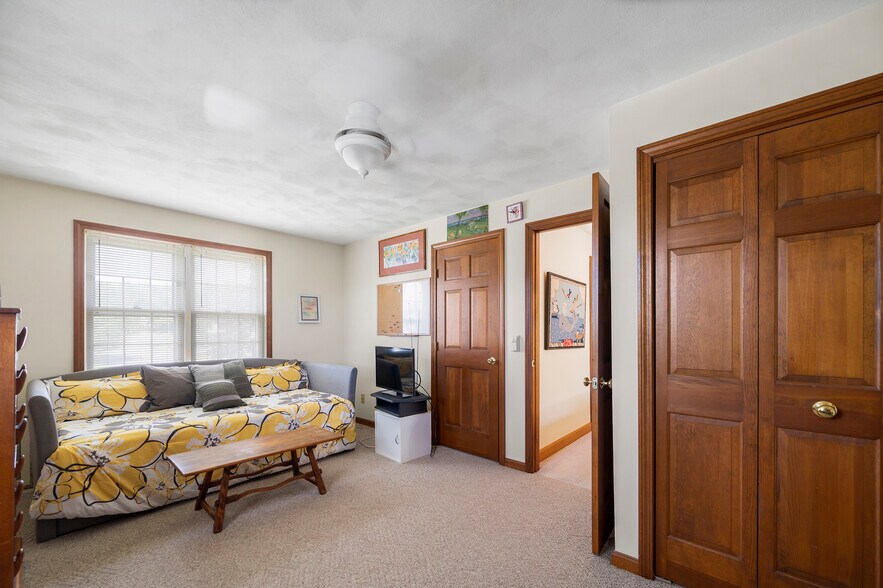 More Photos Of 46 Statue Way, Portsmouth Multifamily For Sale