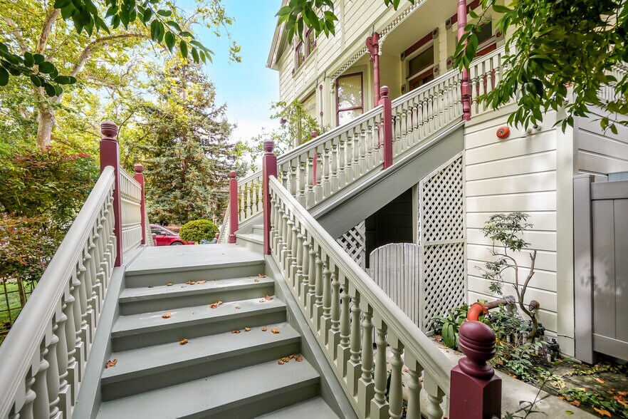 More Photos Of 742 B St, Hayward Restaurant For Sale