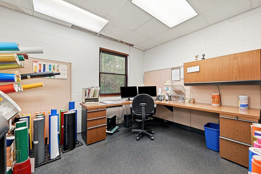 More Photos Of 508 Rodi Rd, Pittsburgh Flex For Sale