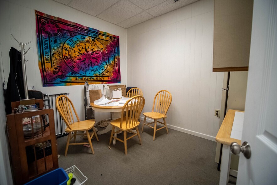 More Photos Of 300 Taugwonk Rd, Stonington Warehouse For Lease