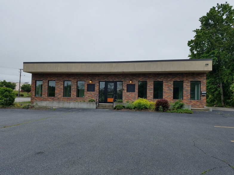 More Photos Of 458 Putnam Pike, Greenville Daycare Center For Lease