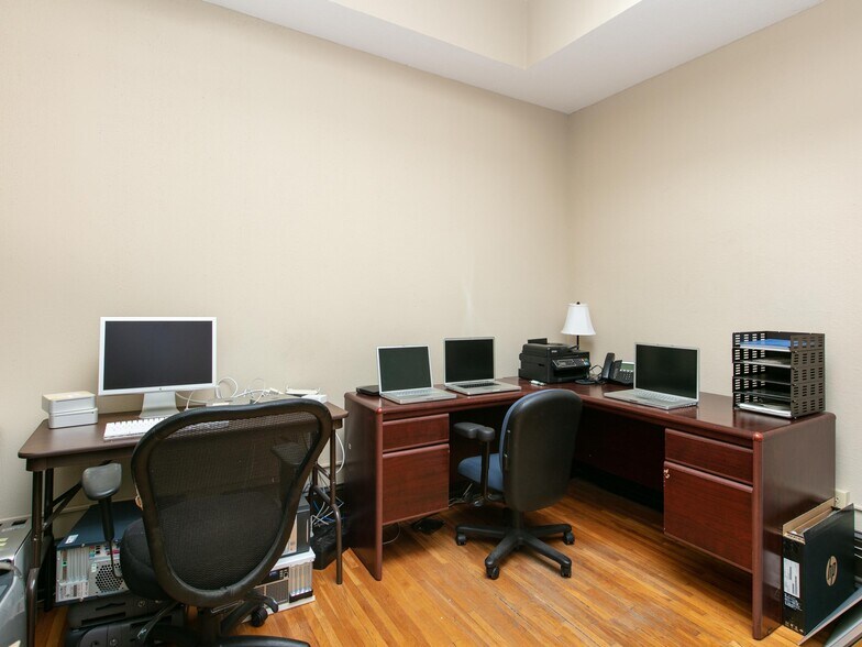 More Photos Of 317 N Main St, Hendersonville Storefront Retail Office For Sale