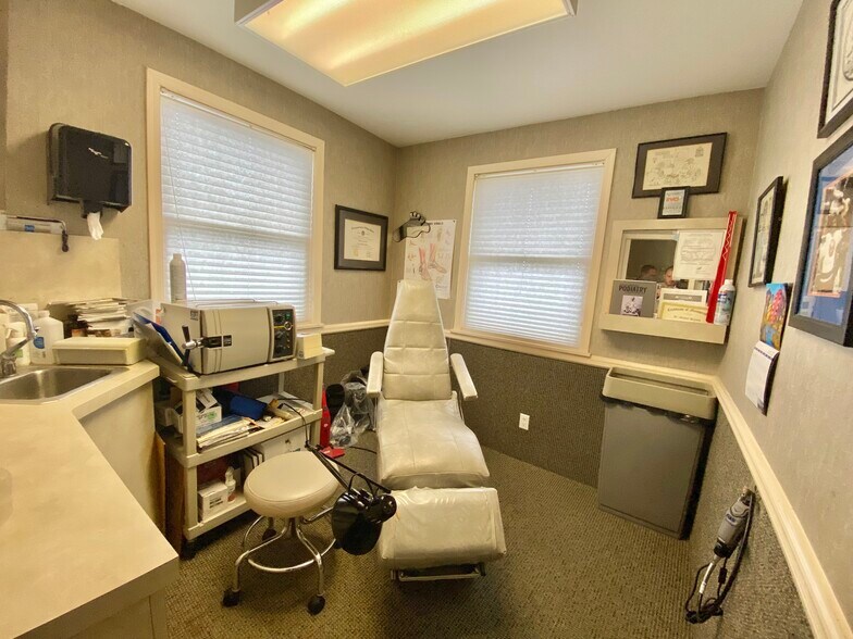 More Photos Of 559 Atlantic Ave, East Rockaway Medical For Lease