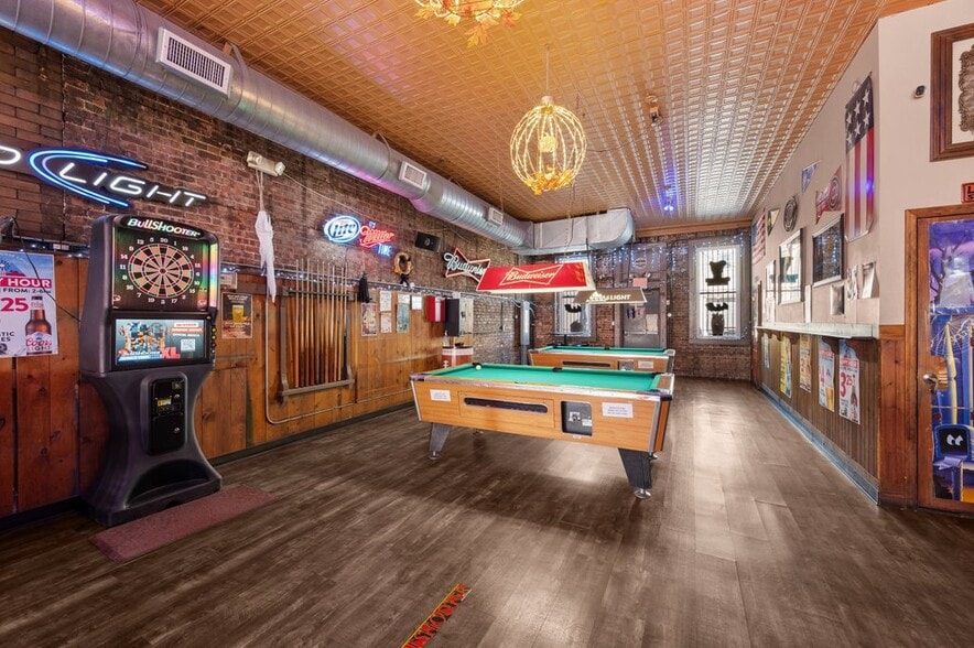 More Photos Of 1708 State St, Bettendorf General Retail For Sale