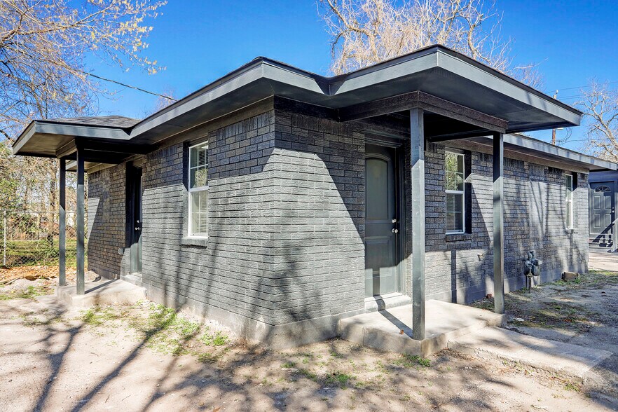 More Photos Of 4610 Denmark St, Houston Multifamily For Sale