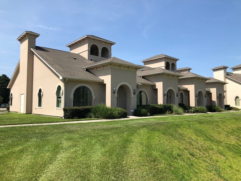 More Photos Of 13644 Breton Ridge St, Houston Medical For Sale