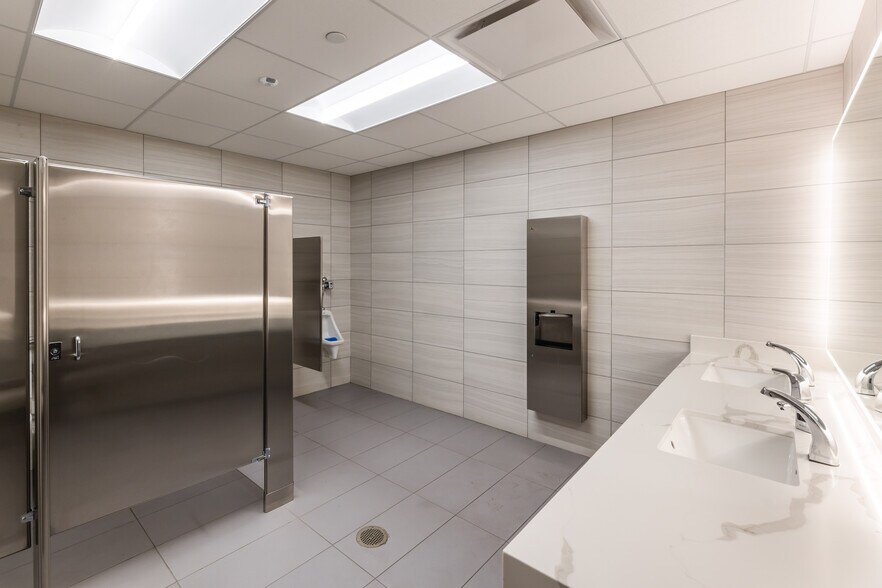 More Photos Of 6500 West Loop South, Bellaire Medical For Lease