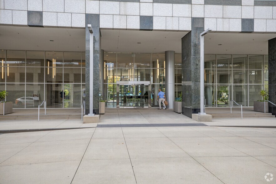 More Photos Of 4275 Executive Sq, La Jolla Office For Lease