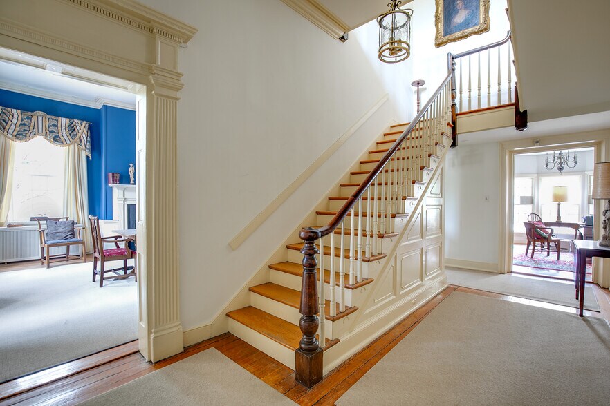 More Photos Of 100 E Main St, Richmond Office For Sale